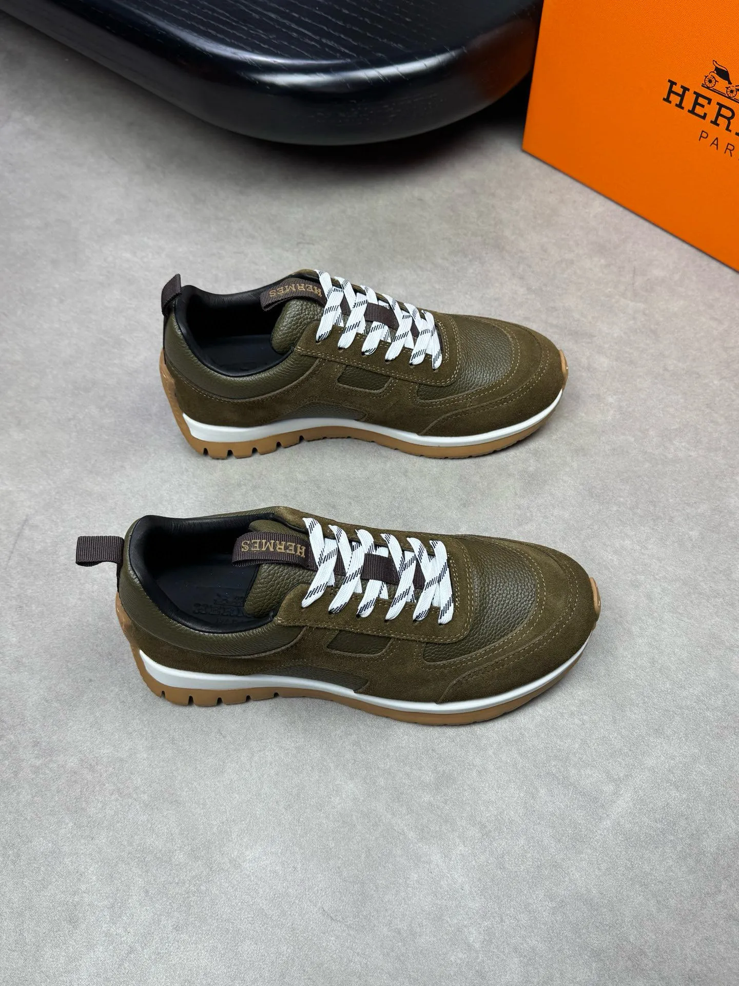 [HERMES] Hermes men's shoes 💰: 800💰 - High-end quality original items 🔍🔍🔍 casual sports shoes - Upper: 🔝 pebbled calfskin, suede calfskin, shoe body forged ´H´ totem, tongue webbing injection molded brand logo - Lining: brand canvas, foot pads; water-dyed cowhide -Outsole: Ultra-light T men's shoes 💰U foam; two-color molded outsole -Ultra-high quality control and fine workmanship: highlighted (high-end, extravagance, grade) -Size: 38-44 (45, can be customized)